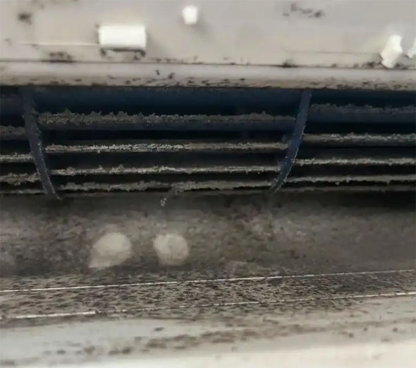 温泉空调吹的风有股烧焦味是怎么回事